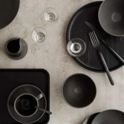 Blomus Oku Tray Black Round Small^ Skåle & Bakker