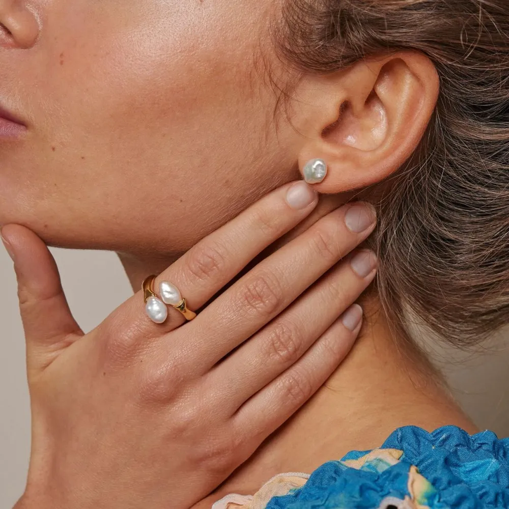 Enamel Copenhagen Studs Baroque Pearl Gold-Plated^Dame Accessories|Smykker