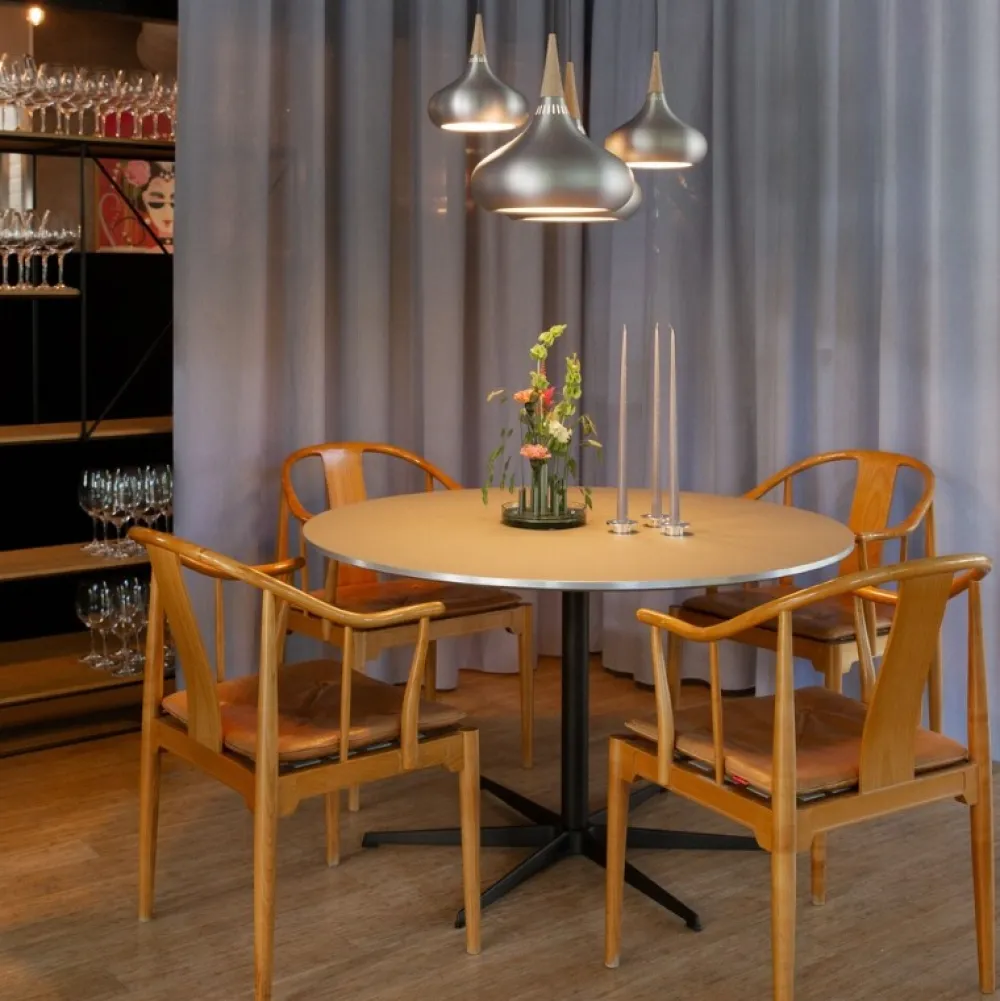 Fritz Hansen 4283 Kinastolen Kirsebær^ Stole