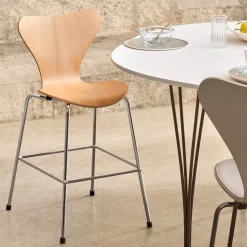 Fritz Hansen Serie 7™ 3107 Junior Chair Oak^Børn Børneværelse|Møbler