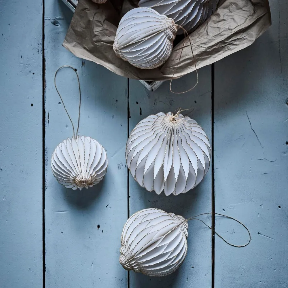 House Doctor Alsta Ornament Off-White/Golden Medium^ Julepynt