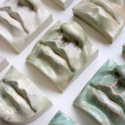 Laoru Laoru Mouth II Relief Crystal Green^ Keramik & Porcelæn