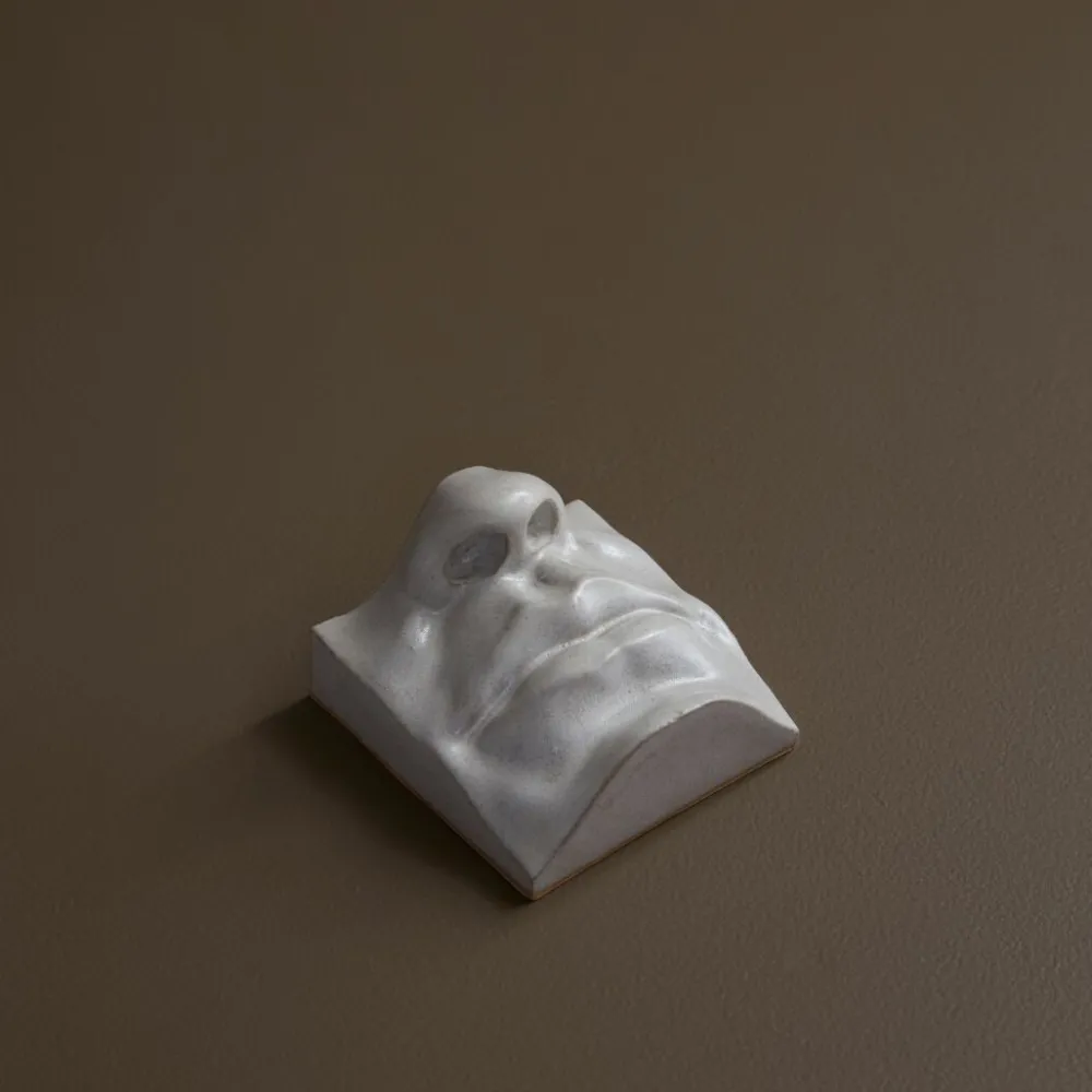 Laoru Laoru Mouth II Relief Antique White^ Keramik & Porcelæn