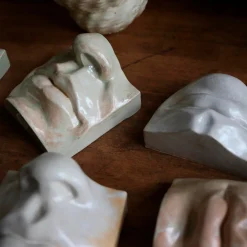 Laoru Laoru Small Mouth I Relief Antique White^ Keramik & Porcelæn