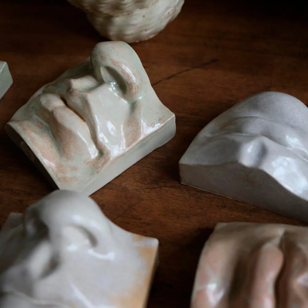 Laoru Laoru Small Mouth I Relief Antique White^ Keramik & Porcelæn