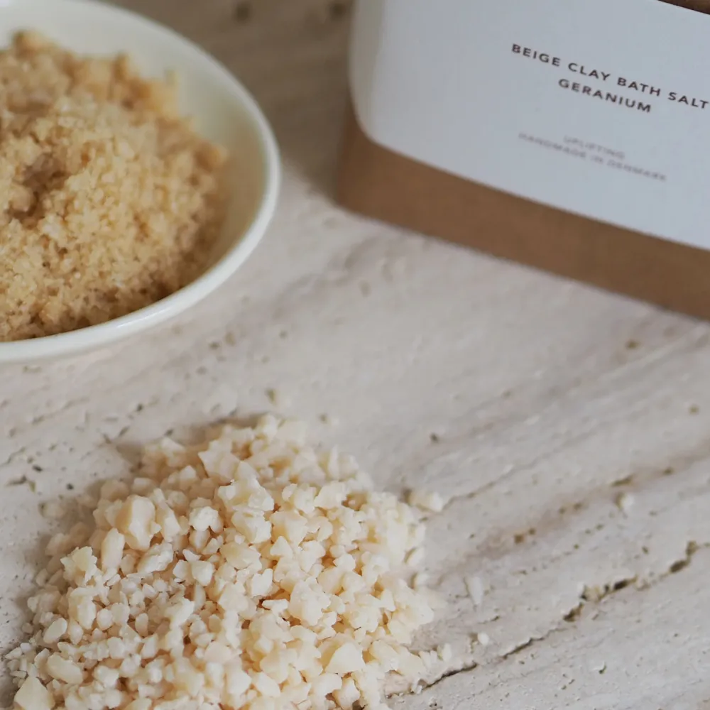 Mellow Mind Beige Clay Bath Salt Geranium Uplifting^ Velvære