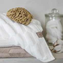 Mette Ditmer Geo Towel Off-White^ Badeværelse|Badtekstiler