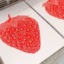 Monika Petersen Strawberry Red^ Stue|Illustrationer & Plakater