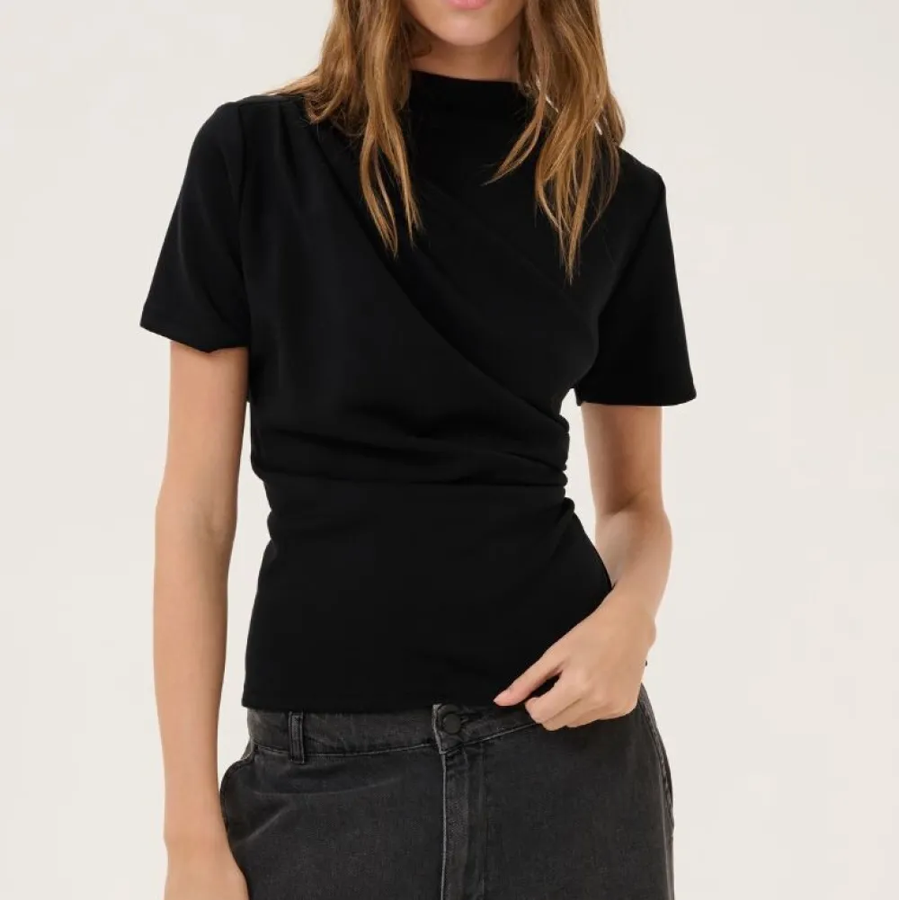 My Essential Wardrobe Helle Tee Black^Dame Overdele