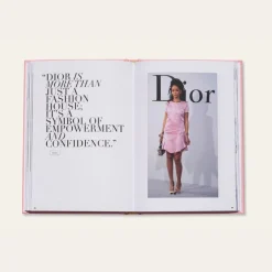 New Mags The Essence Of Dior^ Bøger