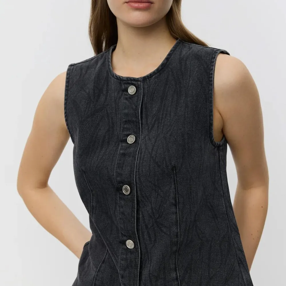 Sofie Schnoor CarlaSW Vest Washed Black^Dame Overdele
