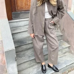 Stories From The Atelier - By Copenhagen Shoes Stories From The Atelier Be You Pants Earth^Dame Underdele