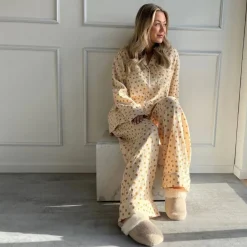 Stories From The Atelier - By Copenhagen Shoes Stories From The Atelier Pajamas Pants 3 Beige Yellow Big Flower^Dame Underdele