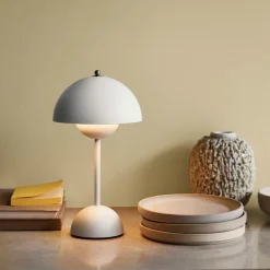 &Tradition Flowerpot Portable Table Lamp VP9 Matt White^Børn Belysning|Bordlamper