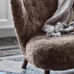 &Tradition Lille Petra VB2 Sofa Sahara Sheepskin Walnut Legs^ Stue|Sofaer