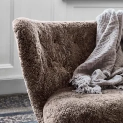 &Tradition Lille Petra VB2 Sofa Sahara Sheepskin Oak Legs^ Stue|Sofaer