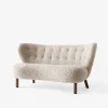 &Tradition Lille Petra VB2 Sofa Moonlight Sheepskin Walnut Legs^ Stue|Sofaer