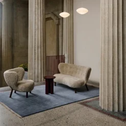 &Tradition Lille Petra VB2 Sofa Moonlight Sheepskin Walnut Legs^ Stue|Sofaer