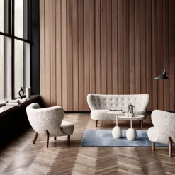 &Tradition Lille Petra VB2 Sofa Moonlight Sheepskin Walnut Legs^ Stue|Sofaer