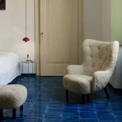 &Tradition VB3 Petra & ATD1 Pouf Sheepskin Moonlight/Oiled Walnut^ Stole