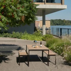 &Tradition Ville AV27 Bænk Warm Black^ Havemøbler