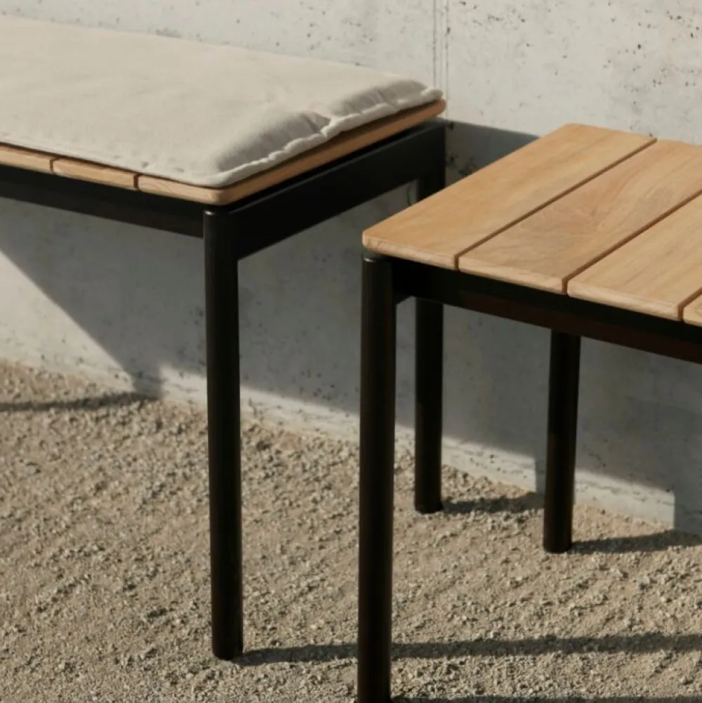 &Tradition Ville AV27 Bænk Warm Black^ Havemøbler