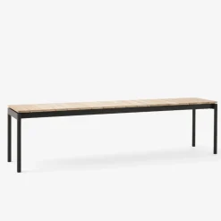 &Tradition Ville AV28 Bænk Warm Black^ Havemøbler