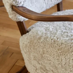 &Tradition Wulff ATD2 Moonlight Sheepskin Oiled Walnut^ Stue|Stole