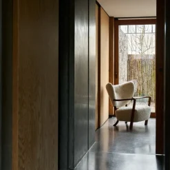 &Tradition Wulff ATD2 Moonlight Sheepskin Oiled Walnut^ Stue|Stole